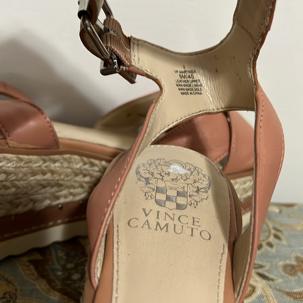 Vince Camuto, pink leather wedge, sandal, size 9 - Picture 8 of 9